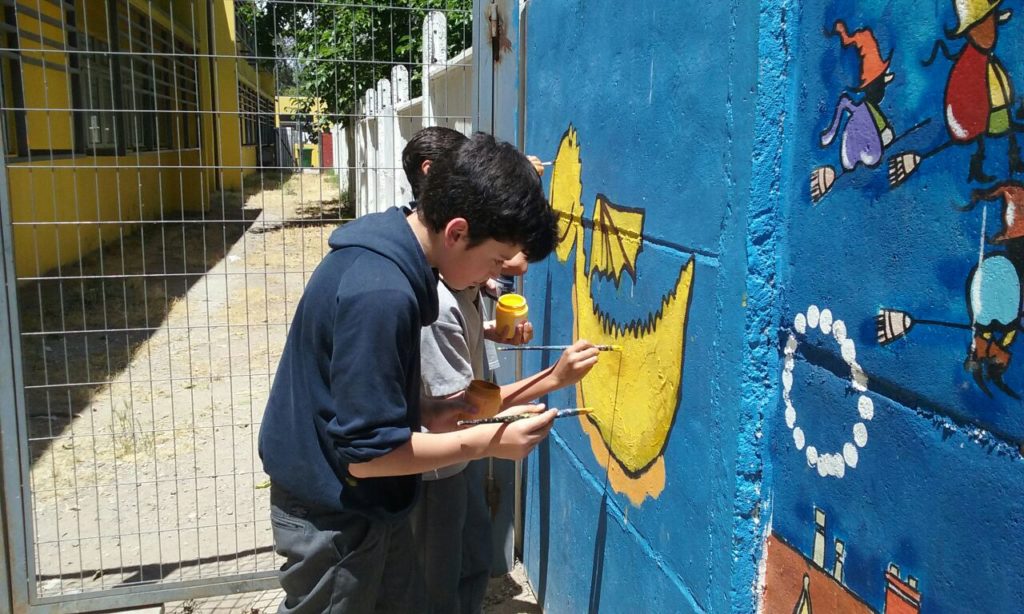 «Creando un Mural a Violeta»