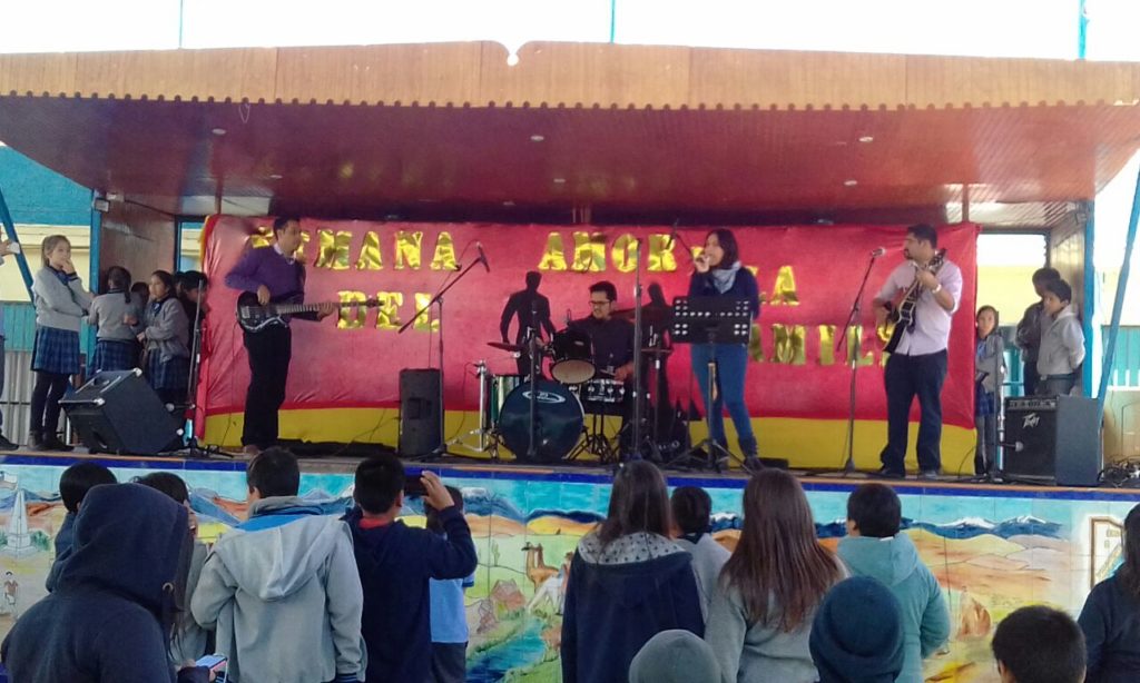 Presentación del grupo musical de profesores «ANOTACIÓN NEGATIVA»