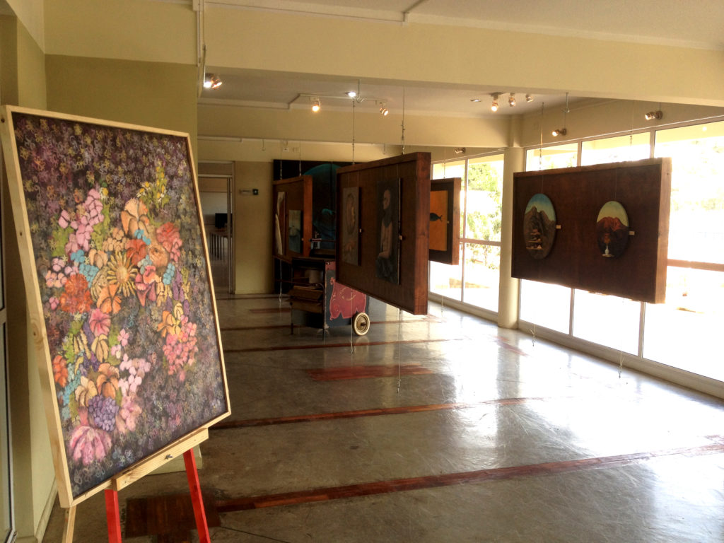 Artistas de la Universidad de Playa Ancha exponen en Galería del Colegio Altomonte.