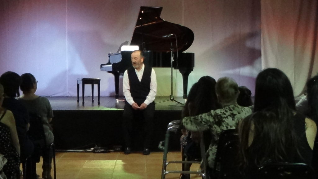 Profesor Mitsutoshi Asada interpreta dos piezas en piano por la SEA 2020