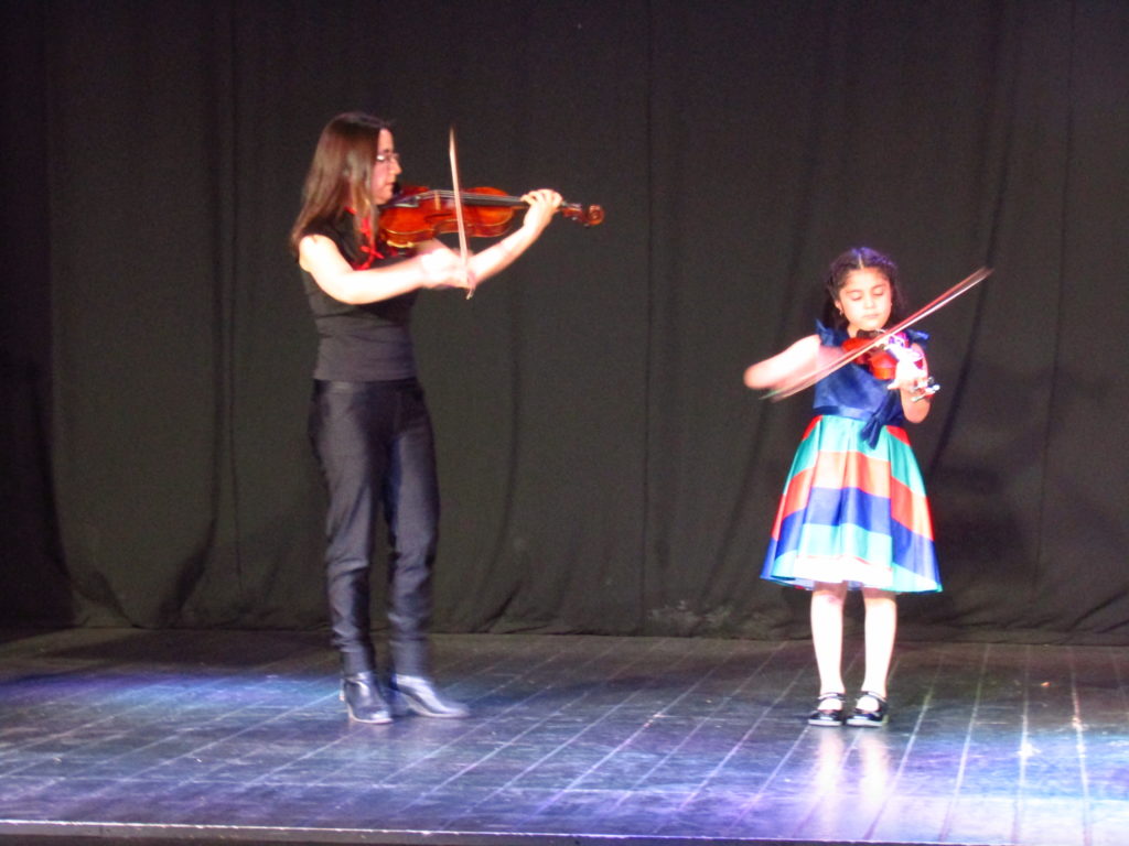 Profesora Pamela Arriagada se suma a SEA 2020 junto a sus violinistas