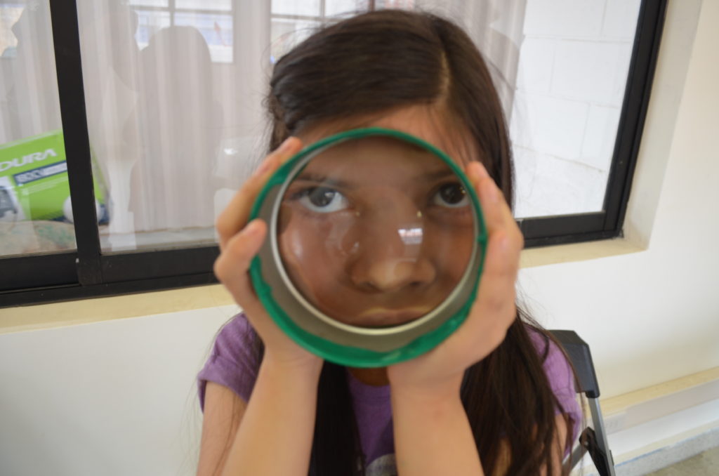 Niños/as de Valdivia y Castro experimentarán con el vapor de agua en nuevo laboratorio creativo