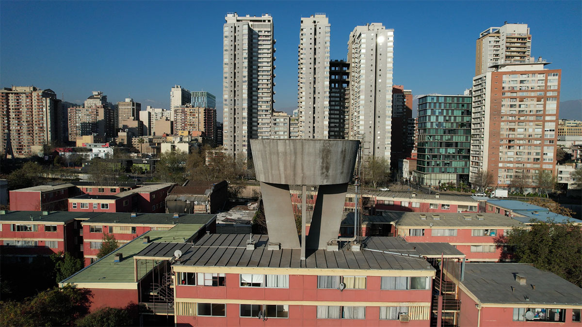 Recorrido guiado + Mediación de la exposición Copas. Estanques elevados en Santiago.