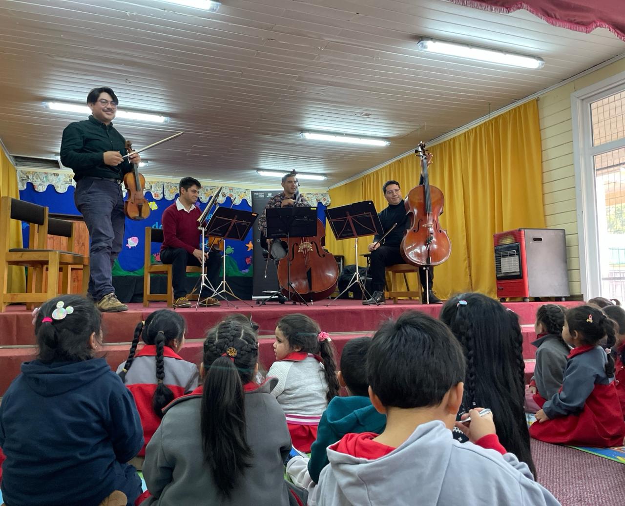 Orquesta de Cámara de Valdivia celebra la SEA en escuelas rurales de la Región de Los Ríos